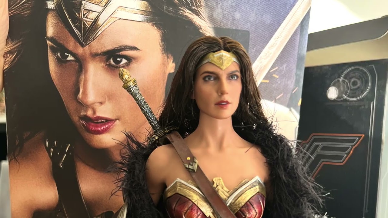 2018 Hot Toys Deluxe Edition - Wonder Woman - YouTube