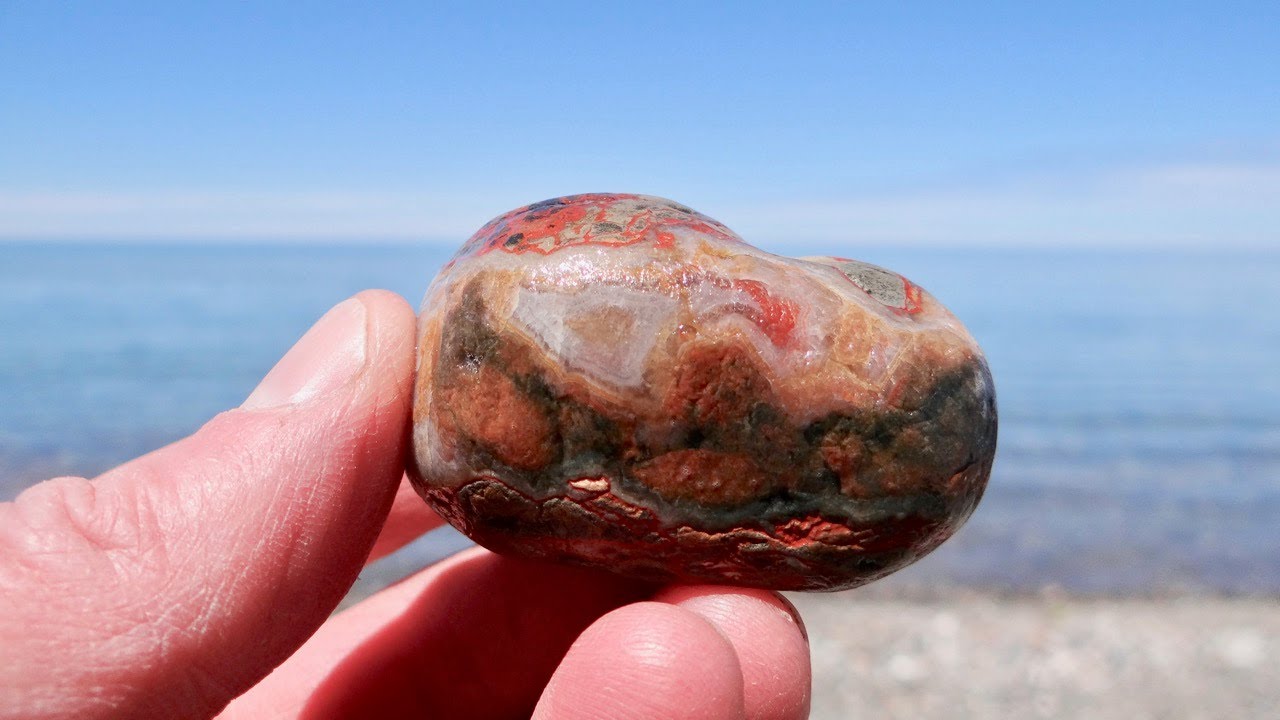 Rock Hunting in Grand Marais, Michigan - YouTube