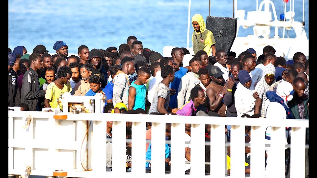 Flüchtlingsbürgen werden zur Kasse gebeten – bis zu 60.000 Euro Nachzahlung von Helfern migranten helfen migranten