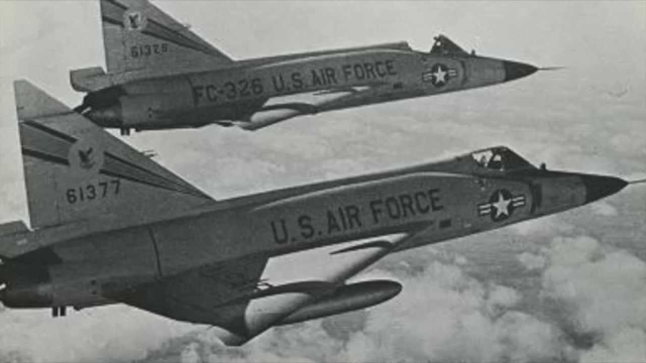 Pilotless F-102 over Kansas City - YouTube