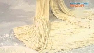 'La mian' through-the-needle challenge (Super-thin noodles Pt 1)