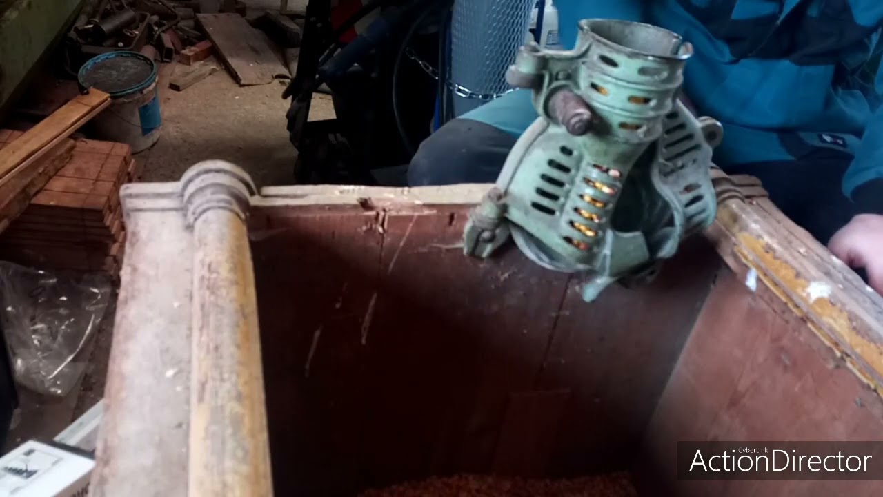 Ruční loupání kukuřice