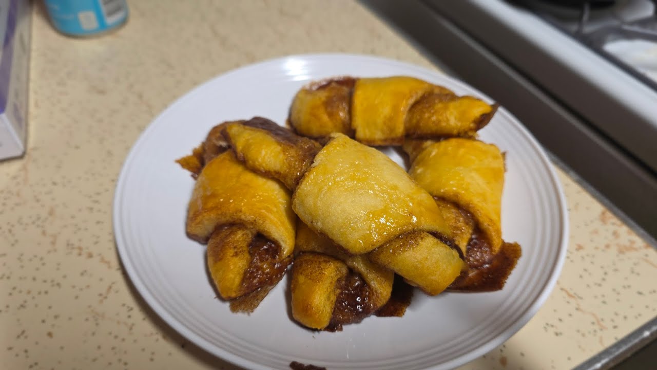 Quick and Yummy CINNAMON Rolls Using Crescent Rolls!