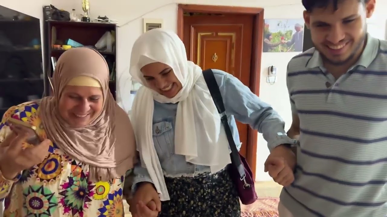 بعتولي حازم مخصوص لان قلبهم وجعهم عليا وانا بعيده عنهم