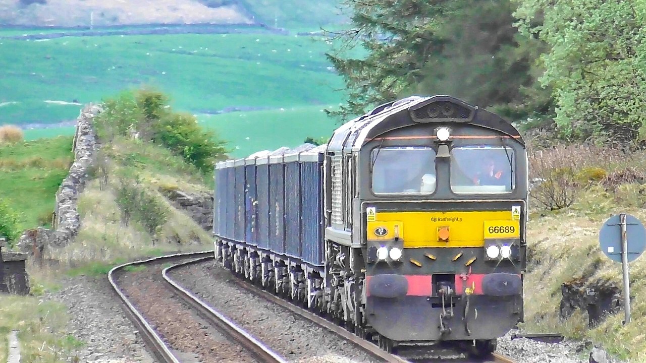 20260506 Class 66 No 66689 Passes Through Ribblehead - YouTube