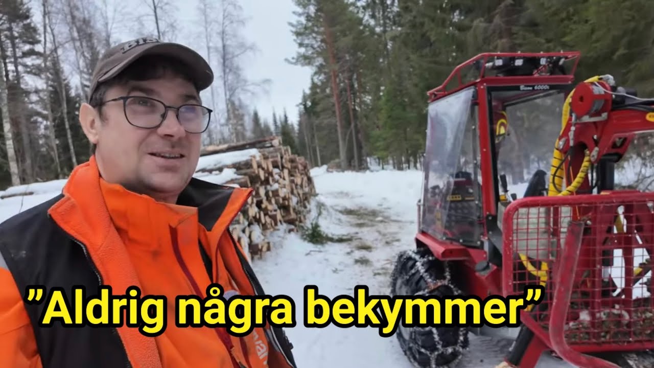 Erik jobbar i skogen med en Kranman Bison 6000. #miniskotare #skog #maskinera