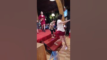 Tiệc tất niên  Nội bộ, nhà hàng, Đôi  Uyên ương, & Hầm rượu thắng Bờm(4)