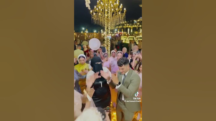 أحمد سيد زيزو يرقص مع والدته في حفل زفاف شقيقته