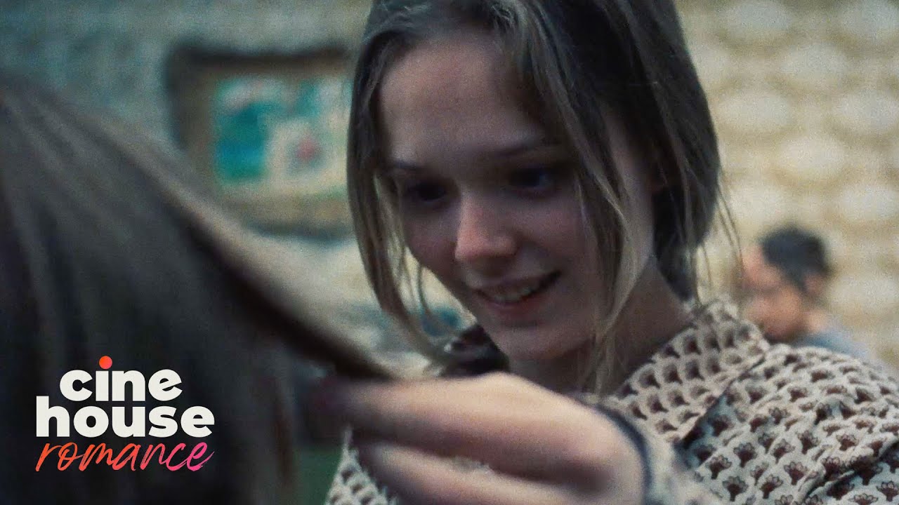 Her big sister makes fun of her new hair cut | Now Streaming | Corpo Celeste