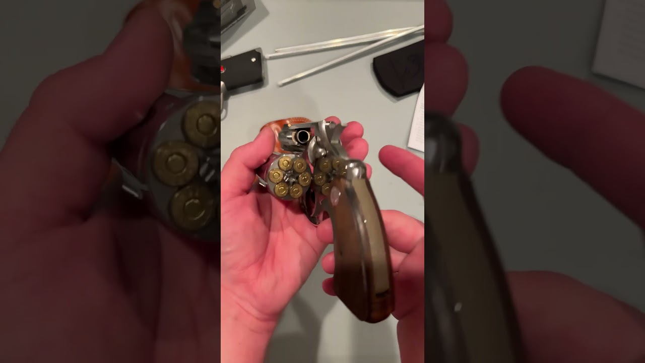 Я думаю, что револьверы определенно более цивилизованны.￼