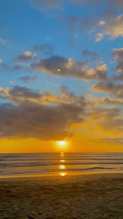 story' WA || ombak pantai saat senjaa