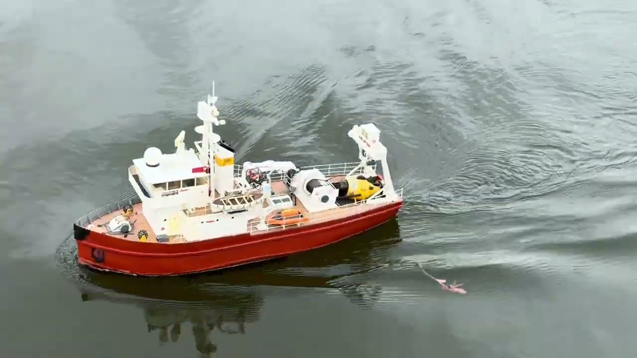 Radio Controlled Scale Model Coastal Cable Ship sailing in the Wind !