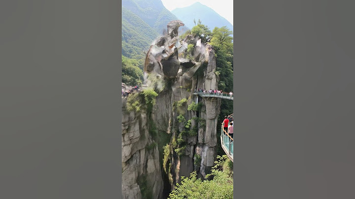 Earthquake Causes Glass Bridge Collapse at Popular Tourist Spot in Asia