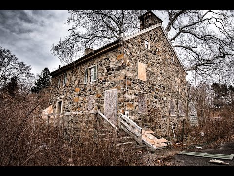 Exploring an ABANDONED 1700s Stone House: History Left Behind