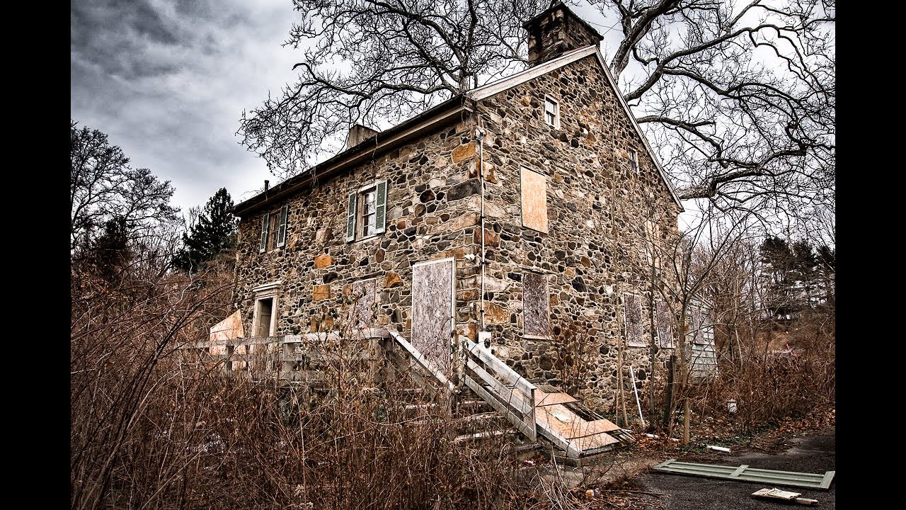 Exploring an ABANDONED 1700s Stone House: History Left Behind