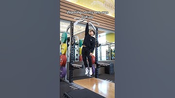 One arm pull-up with my @aybl outfit