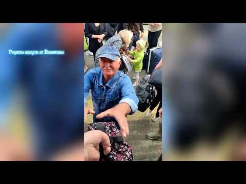 А где все встречающие? МУЖ ВСТРЕЧАЕТ фирменным  ПИРОГОМ!