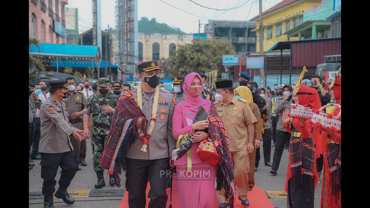 Suasana penyambutan Kapolres Padang Sidempuan AKBP Dwi Prasetyo Wibowo Saat Tiba di Mapolres