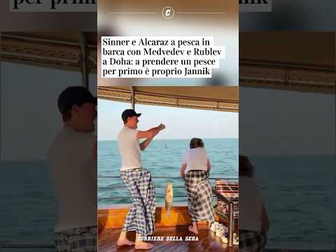 Video Sinner e Alcaraz a pesca in barca con Medvedev e Rublev: il primo a prendere un pesce è Jannik