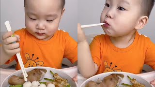 烟火气里的小天使，吃饭也成诗#宝宝美食 #吃货推荐官 #自主进食 #干饭宝宝上线 