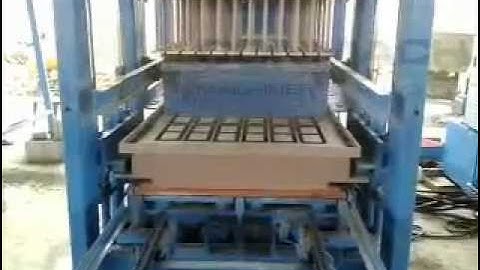 Conmach BlockKing-25MS Concrete Block and Interlock Making Machine during 15 cm Block Production 6