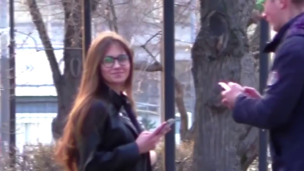 Дала отлизать в машине