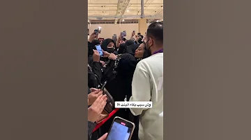 بكاء احد الحضور وحضن موضي الشمراني 