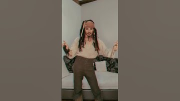 he dresses very quickly😁 #jacksparrow #SHORT