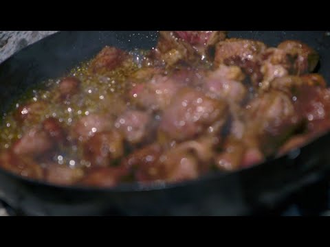 საქონლის ხორცი წითელ ღვინოში