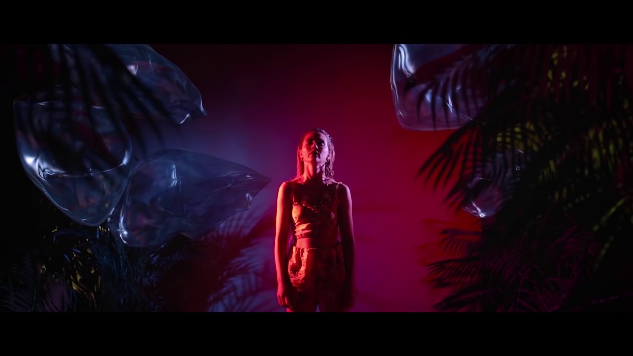 Guarda Tom Shorterz Feat. Lucy Love - Colours (Official Video) su YouTube Guarda Tom Shorterz Feat. Lucy Love - Colours (Official Video) su YouTube