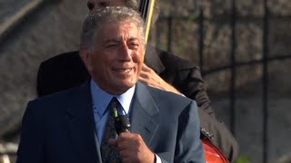 Tony Bennett - Steppin&#39; Out With My Baby - 8/10/2002 - Newport Jazz Festival (Official)