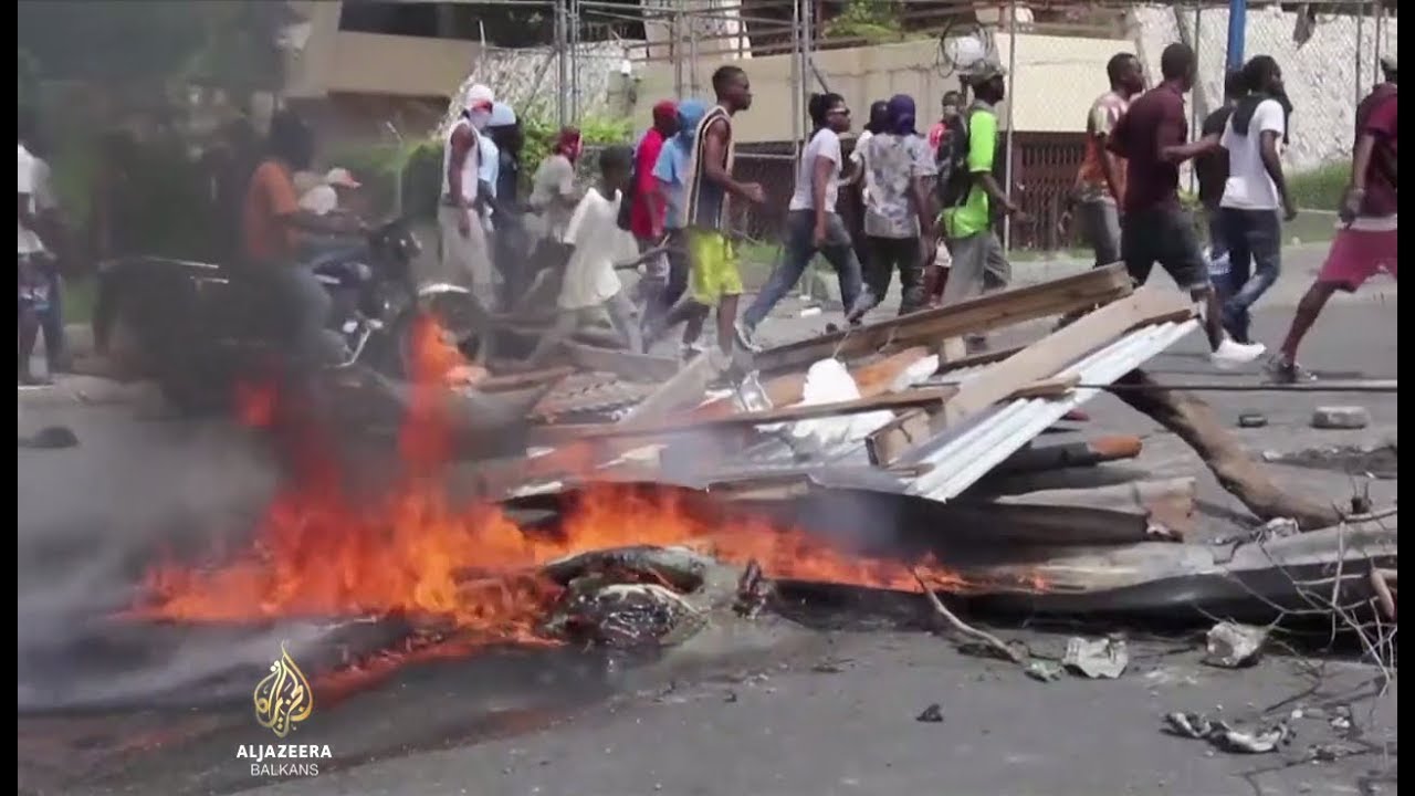 يطالب المتظاهرون باستقالة رئيس هايتي