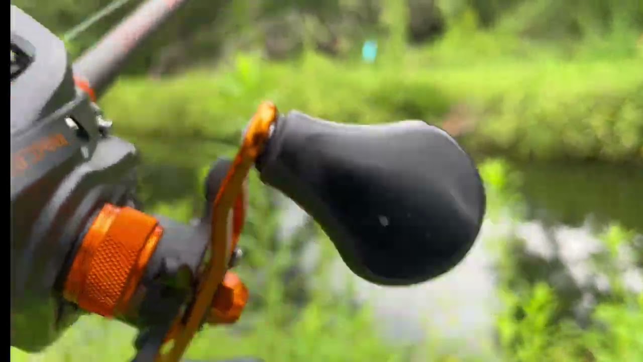 ￼ bass fishing with rattle trap wait till end