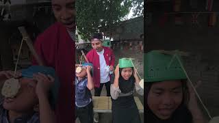 game seru gimana cara makan kerupuknya #shorts #viralvideo #viralshorts #fyp #games #kampoengsasak