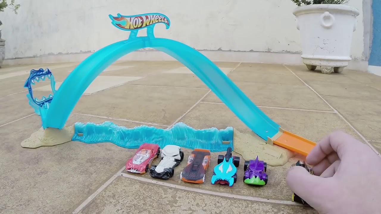 hot wheels shark slammer
