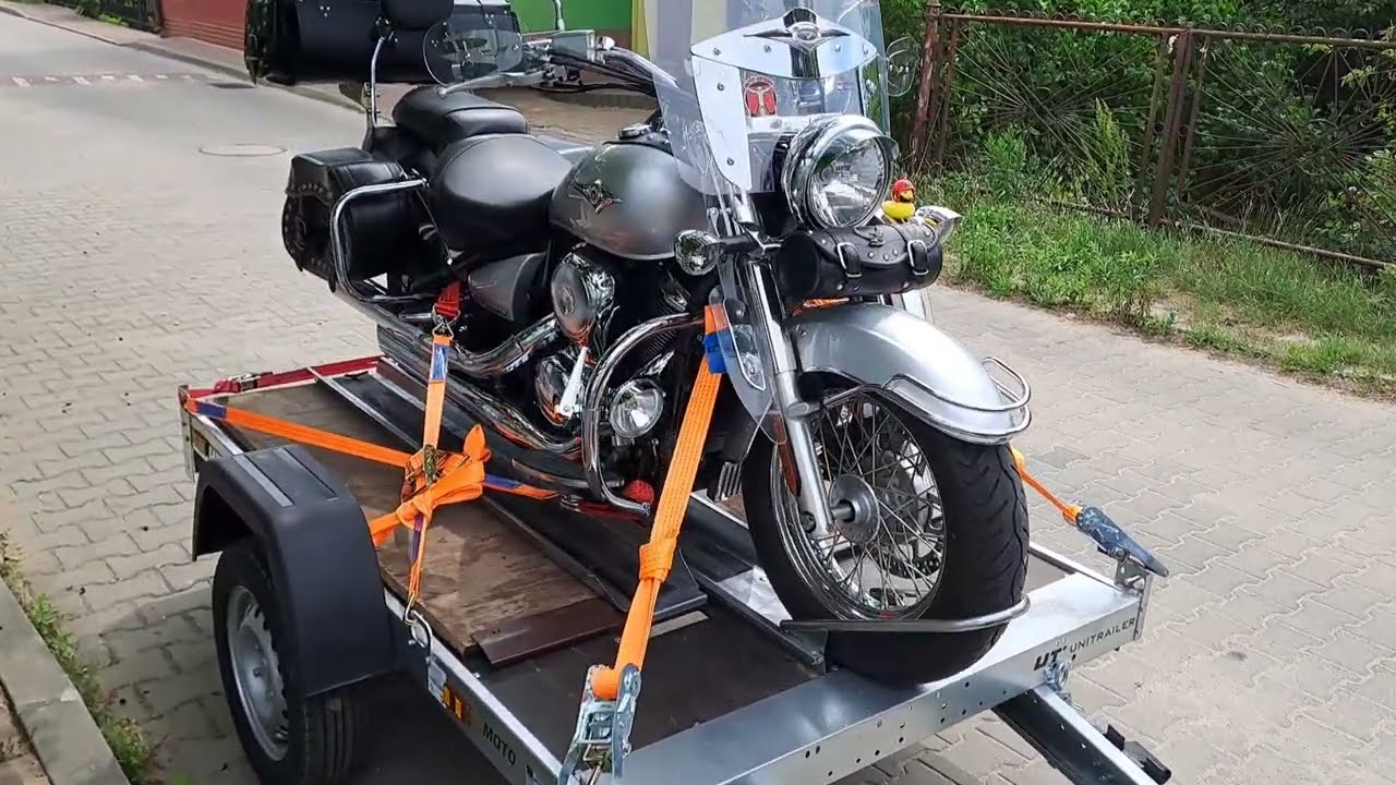 Kawasaki Vulcan VN900 na przyczepce Unitrailer Moto 1 New