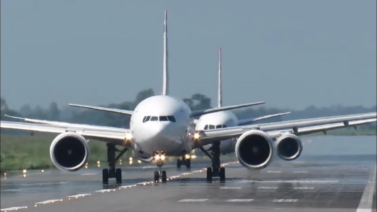 সিলেট ছোট রানওয়েতে যখন এক সাথে দুটি বড় বিমান প্রবেশ করে । Biman Boeing 777-300ER and Boeing 787-8