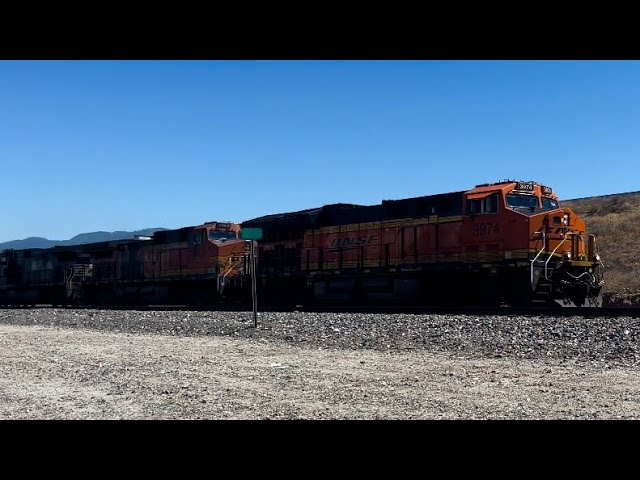 Two BNSF Trains Converge At Ono! WB Domestic Stack Meets EB Port Stack H2’s & NS Power! class=