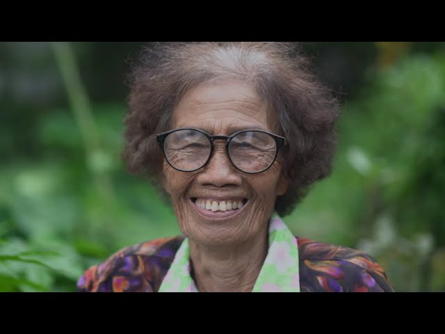 Grandma Luck Lovingly Nurtures Peeka in a Family - Video