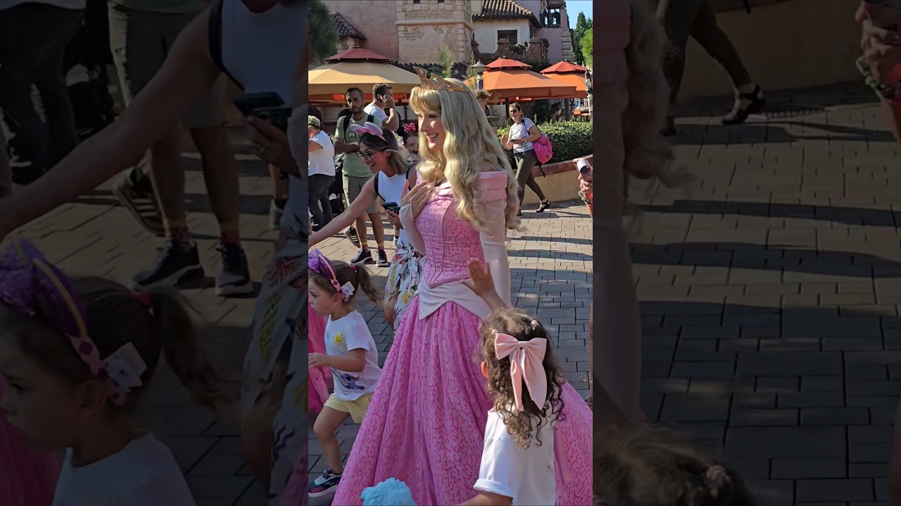 Disneyland Paris, Aurora gets a surprising compliment! So unexpected, isn't it, Disney Princess?