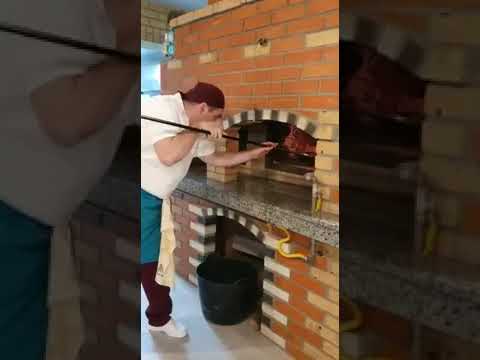 Similar Employee police Cuptor de pizza pe lemne cu vatra rotativa - YouTube