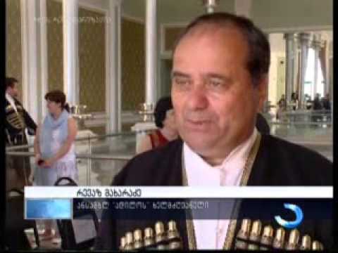 10 ფოლკლორულ ანსამბლს სასცენო კოსტიუმები გადაეცა