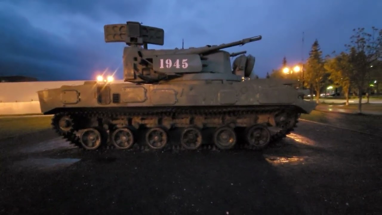 Ступино. Осмотр военной техники возле гостиницы