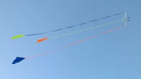 Multiplex Fun Cub Towing Three Kites