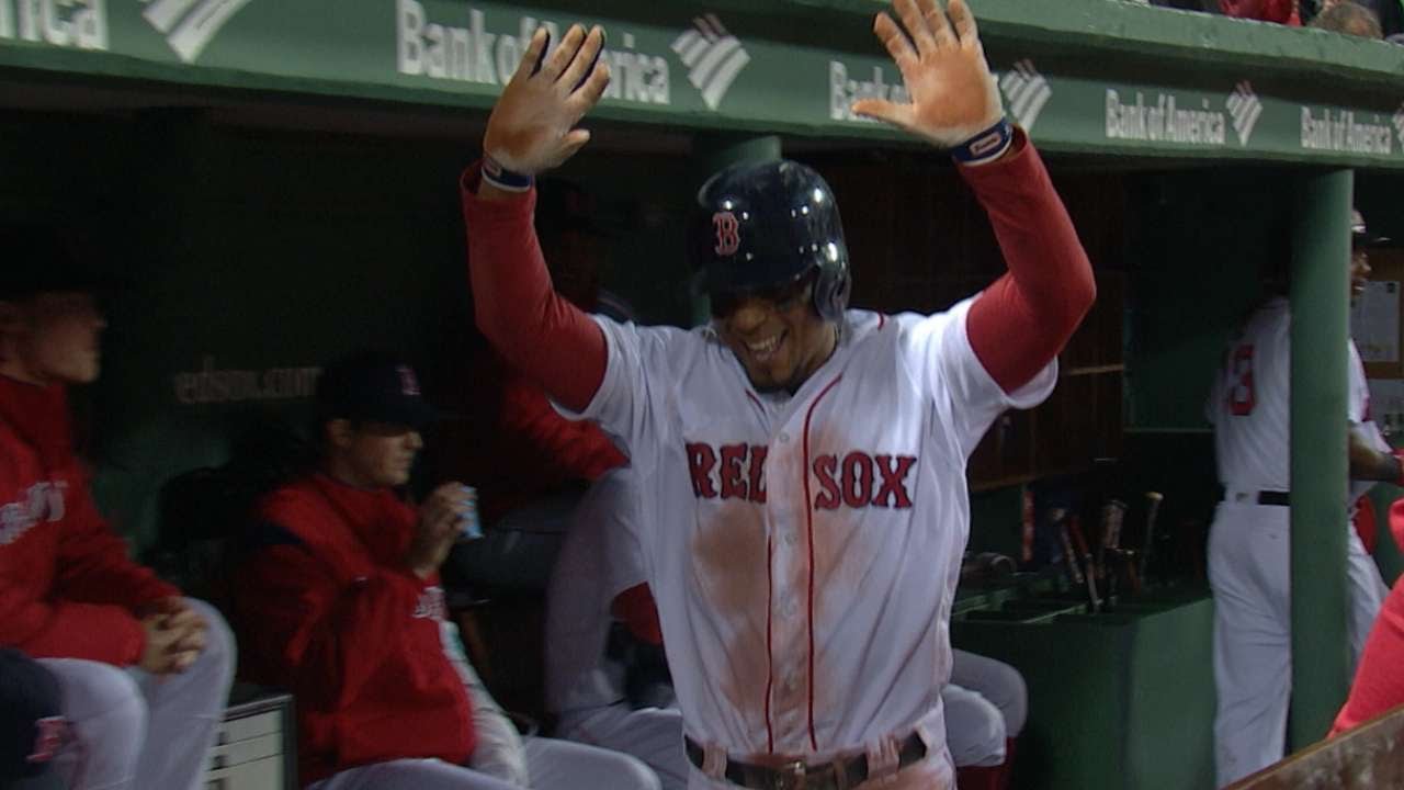 TEX@BOS: Bogaerts gets first homer, silent treatment