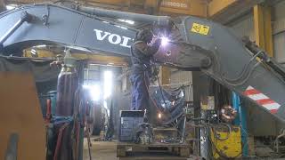 Welding Volvo excavator big crack