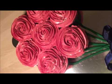 cupcake-rose-bouquet-pull-apart-cake---valentine's-day-special