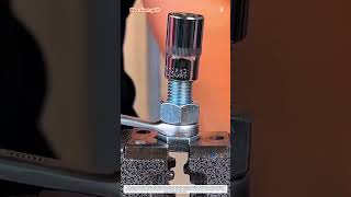Bicycle Hub Service: How a Torque Wrench Tightens the Axle Precisely