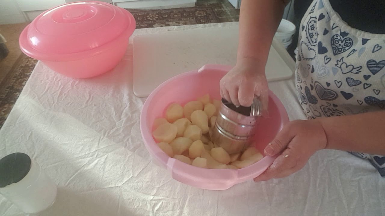 Domaci sareni burek sa krompirom I junecim mesom domacim korama po