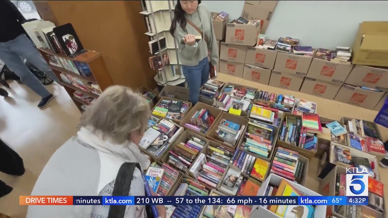 Beloved Arcadia bookstore closes its doors after 40 years - YouTube